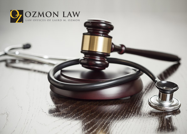 Photo of Gavel and stethascope portraying Medical Malpractice Attorneys Ignore Pleading Hospital’s Institutional Negligence at Their Peril
